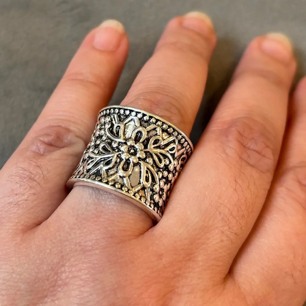 Intricate Genuine Argentium Silver 935 Women's Ring by Meera Jewelers, Size 7.25 - Picture 3 of 5